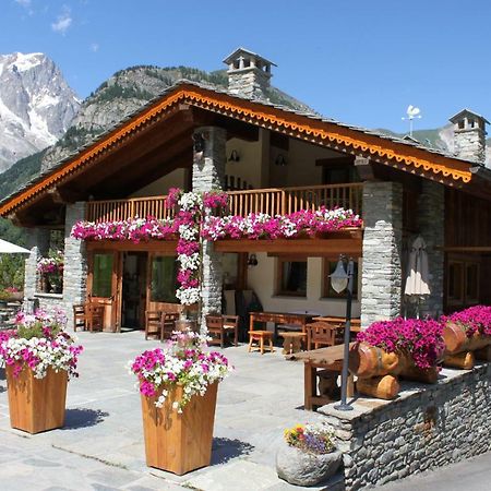 Hotel Lo Campagnar Courmayeur Exterior foto