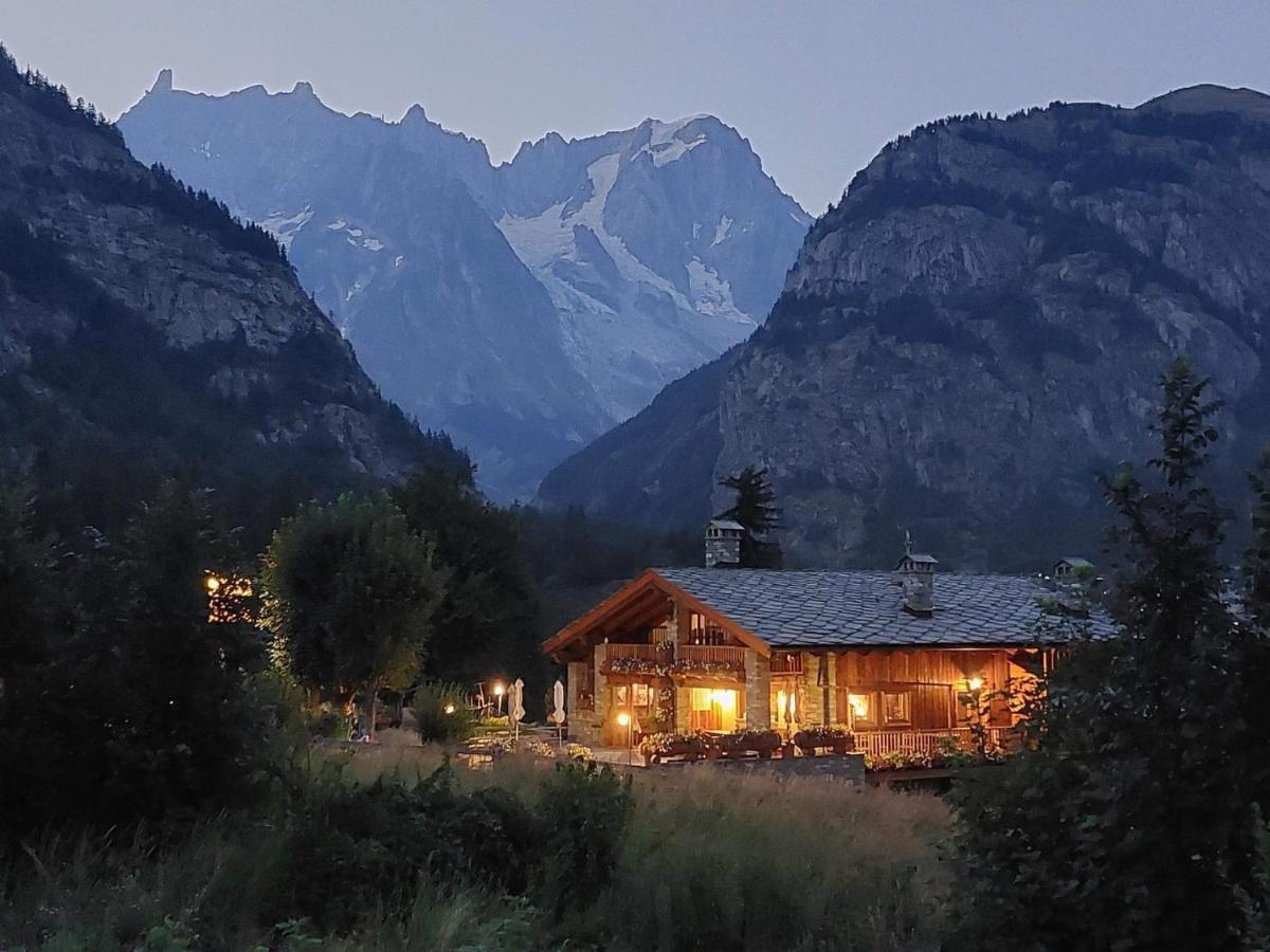 Hotel Lo Campagnar Courmayeur Exterior foto