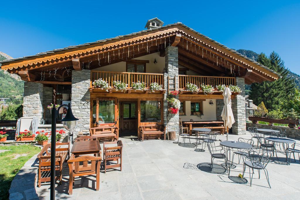 Hotel Lo Campagnar Courmayeur Exterior foto