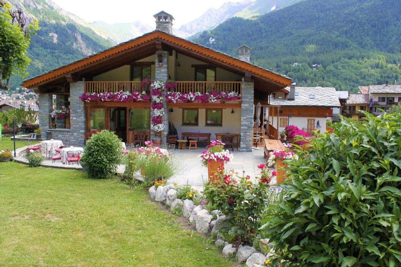 Hotel Lo Campagnar Courmayeur Exterior foto