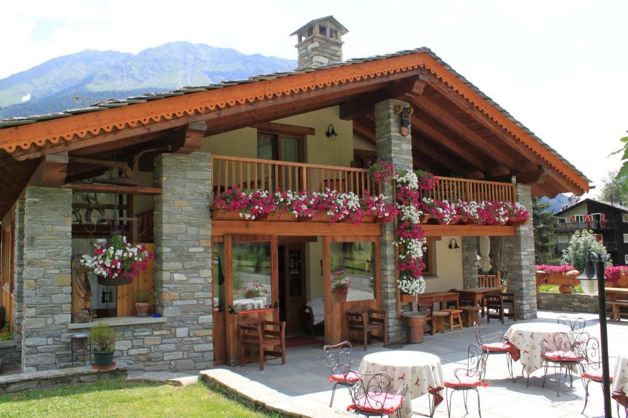 Hotel Lo Campagnar Courmayeur Exterior foto