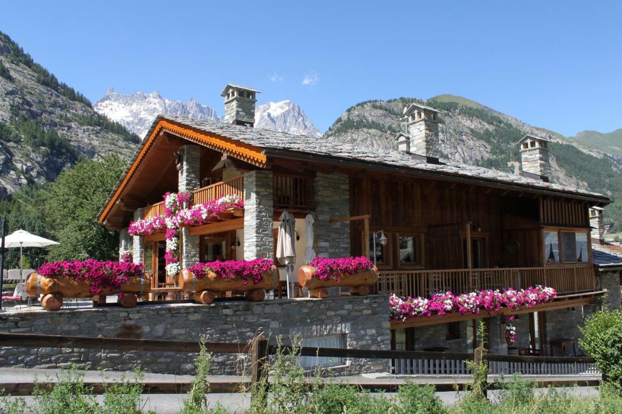 Hotel Lo Campagnar Courmayeur Exterior foto