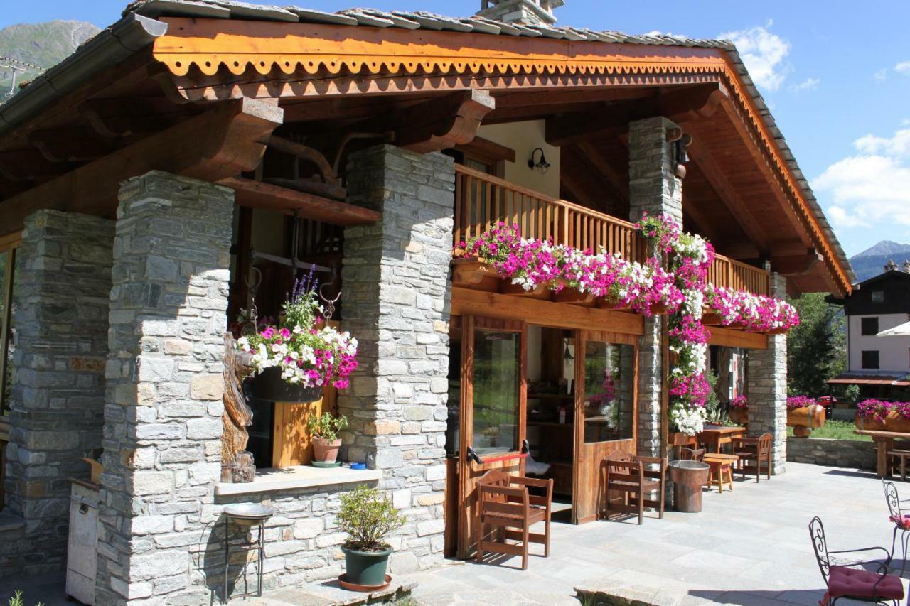 Hotel Lo Campagnar Courmayeur Exterior foto