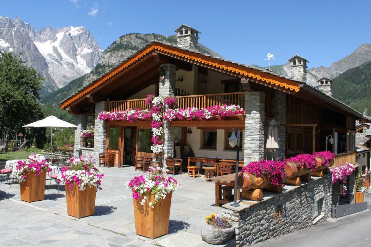 Hotel Lo Campagnar Courmayeur Exterior foto